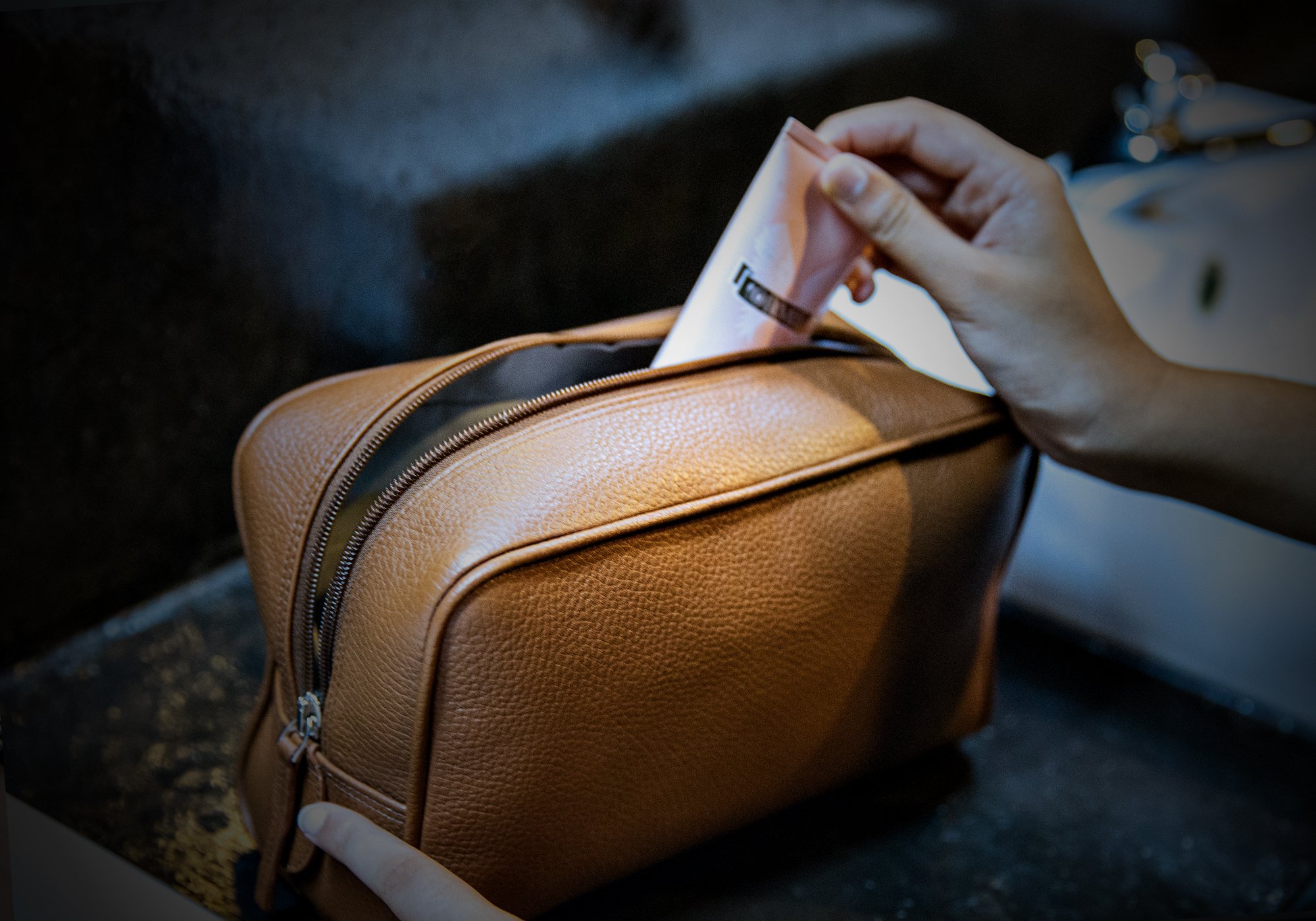 Toiletry bag (25.5 x 15 x 10 cm)