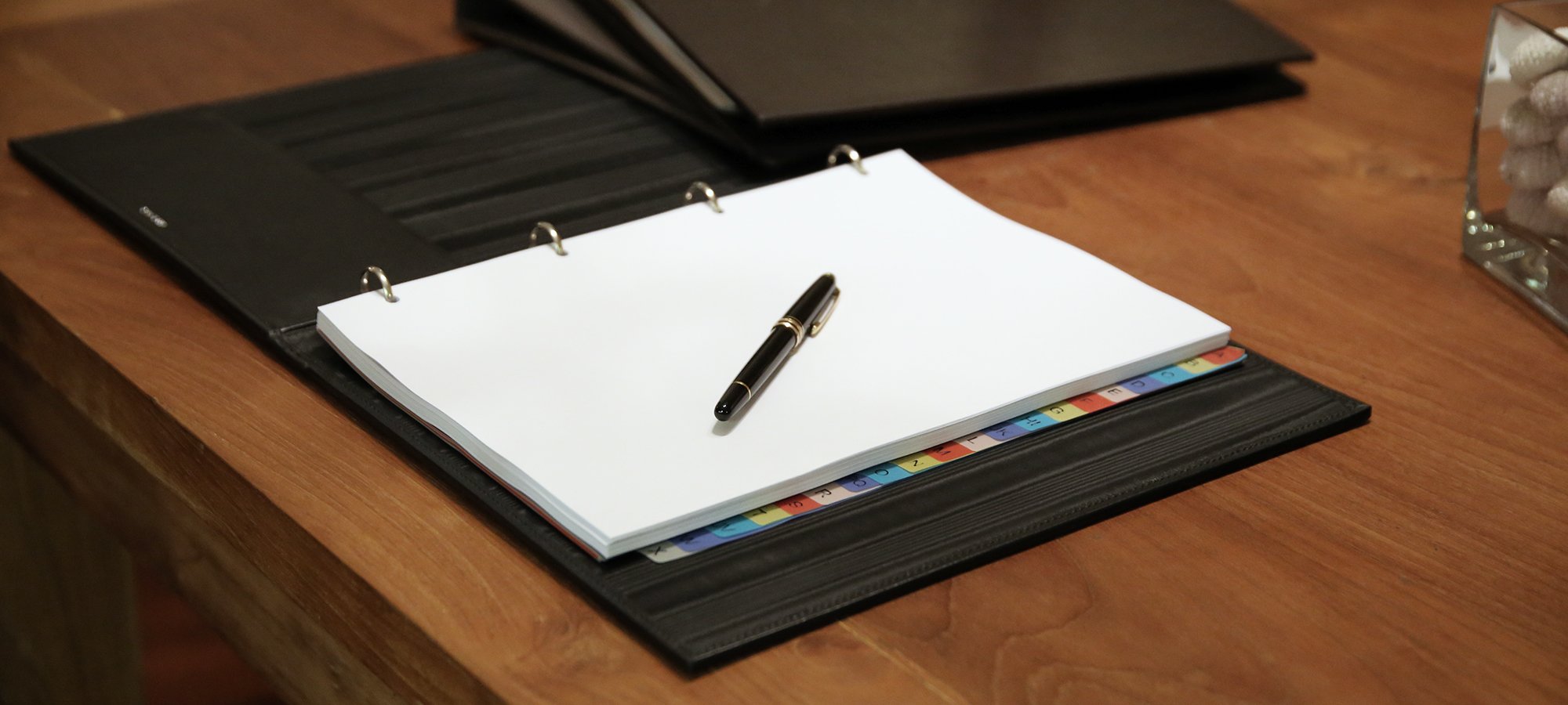 Ringbuch A4 - 4 Ringe (100 Blatt Papier)