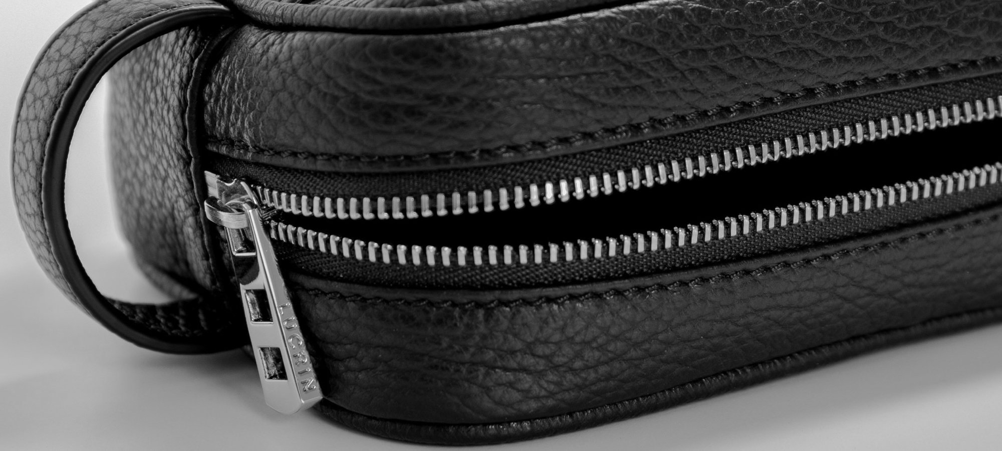 Small Dopp Kit (17.5 x 11 x 5.5 cm)