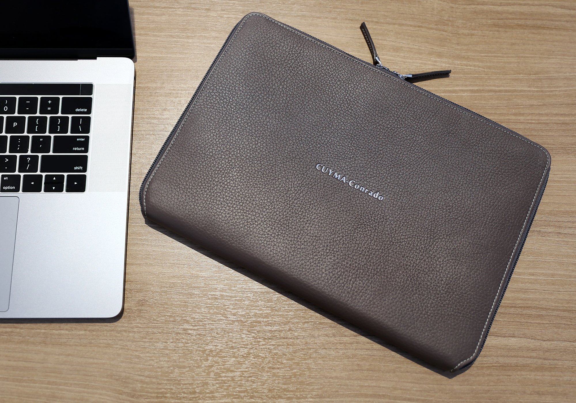 15 英寸 MacBook Pro Touch Bar（2016 版）拉链皮套