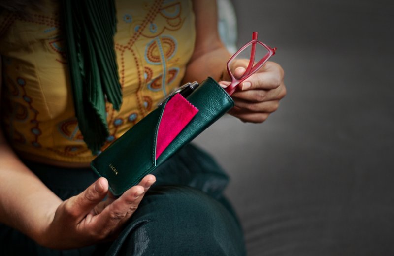 Glasses case with pocket