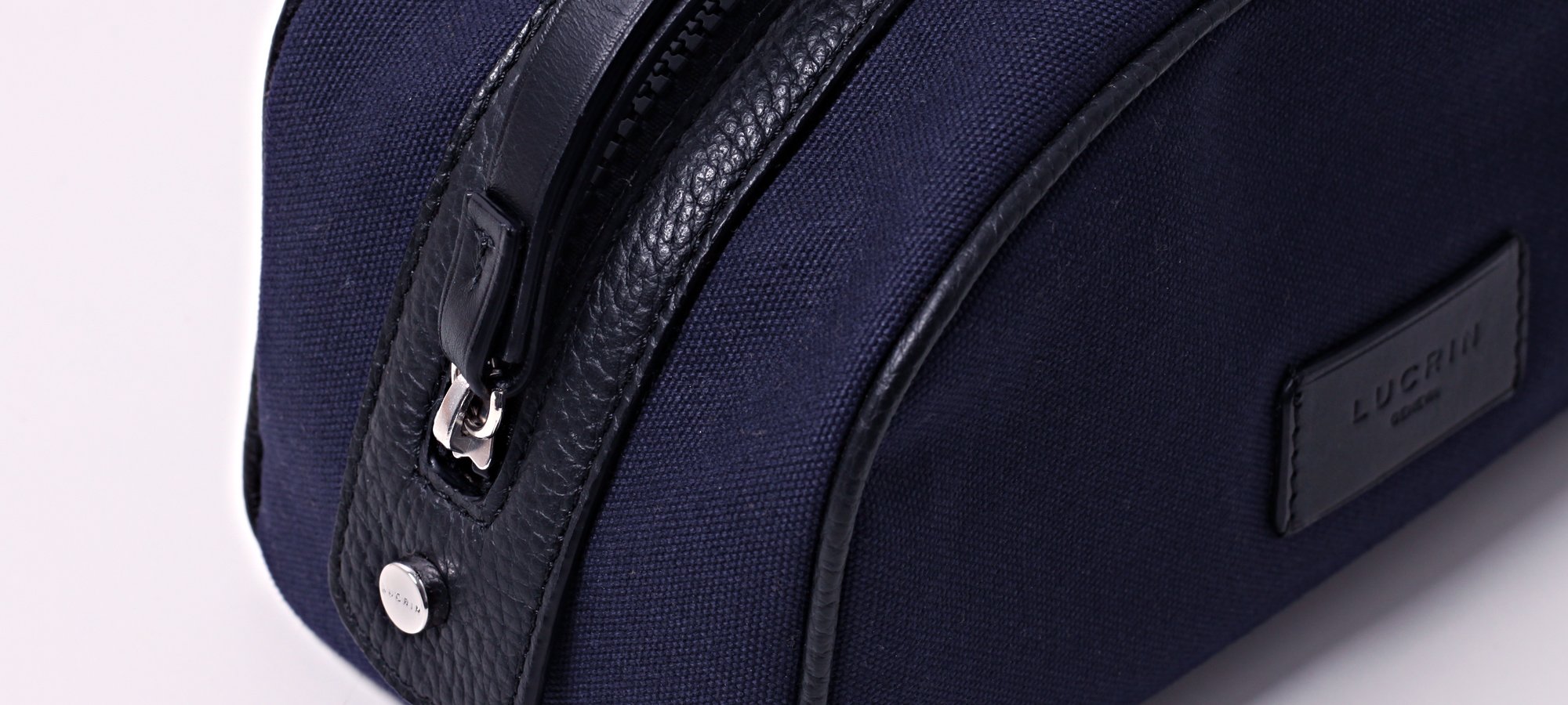 Half-moon dopp kit (22.5 x 14 x 11.5 cm)