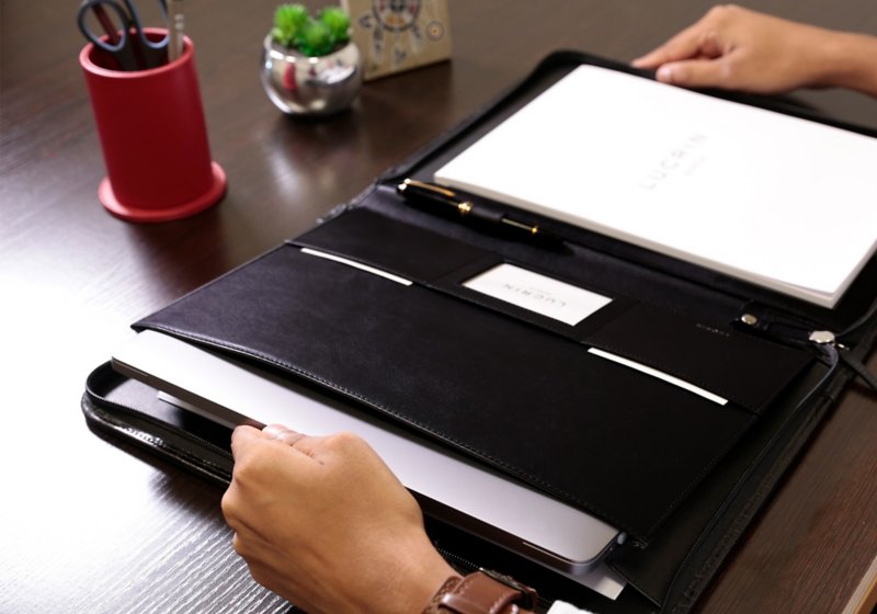 A4/US letter padfolio with zipper