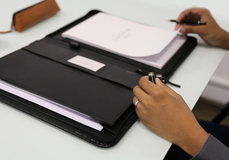 A4/US letter padfolio with zipper