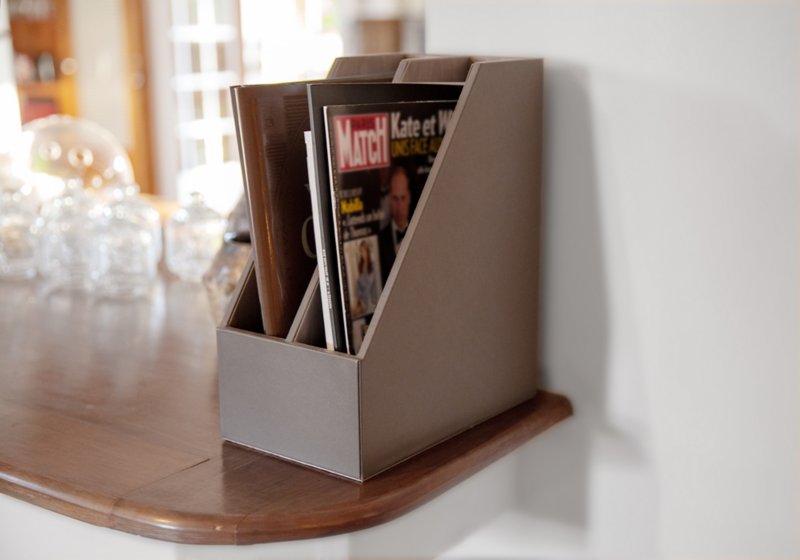 Doppelter zeitungsständer