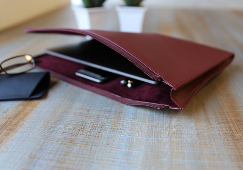 A4 Padfolio with zip