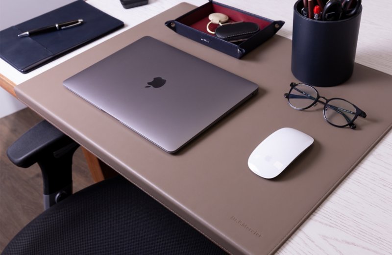 Desk Pad with Edge Protector (23.6 x 17.7 inches)