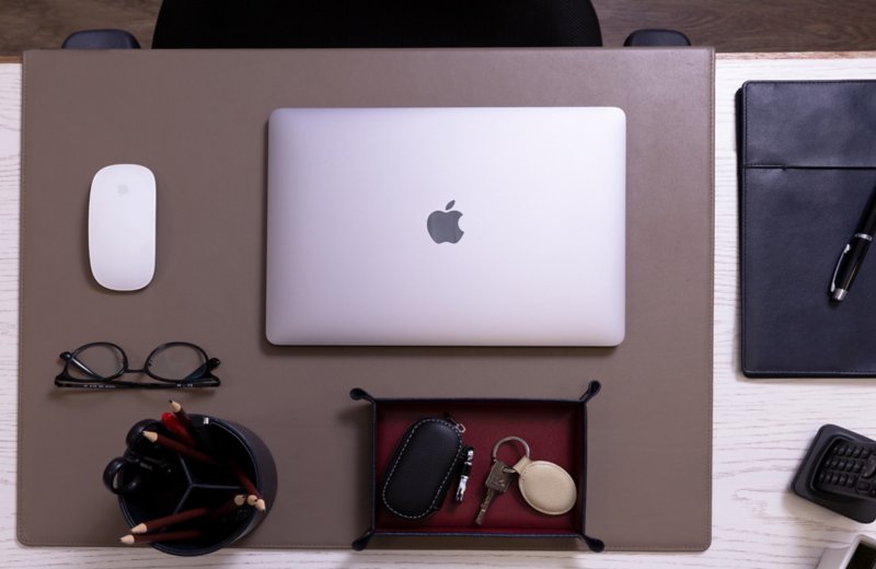 Desk Pad with Edge Protector (23.6 x 17.7 inches)