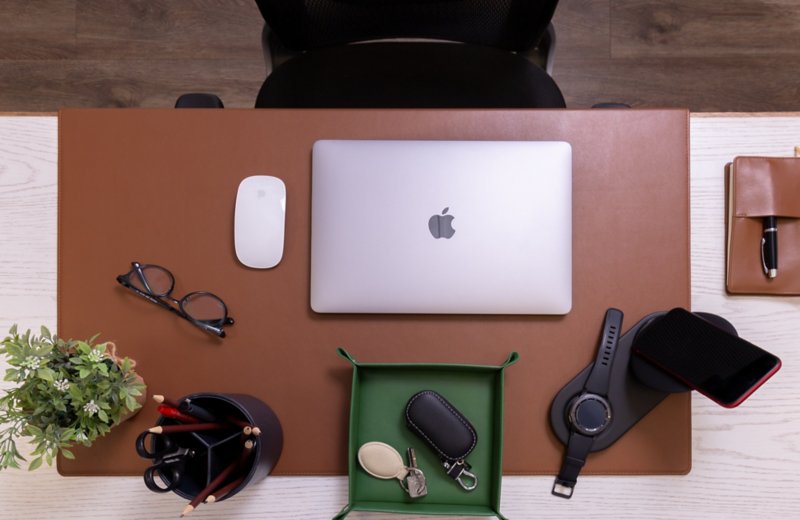 Desk Pad with Edge Protector (29.5 x 17.7 inches)