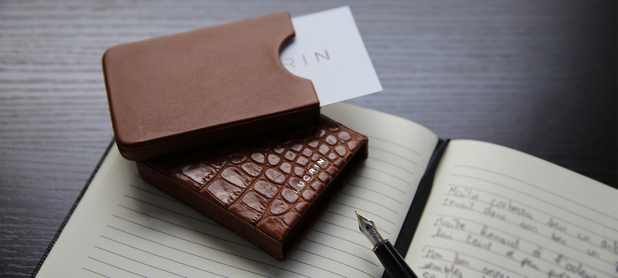 Uitschuifbaar etui voor visitekaartjes