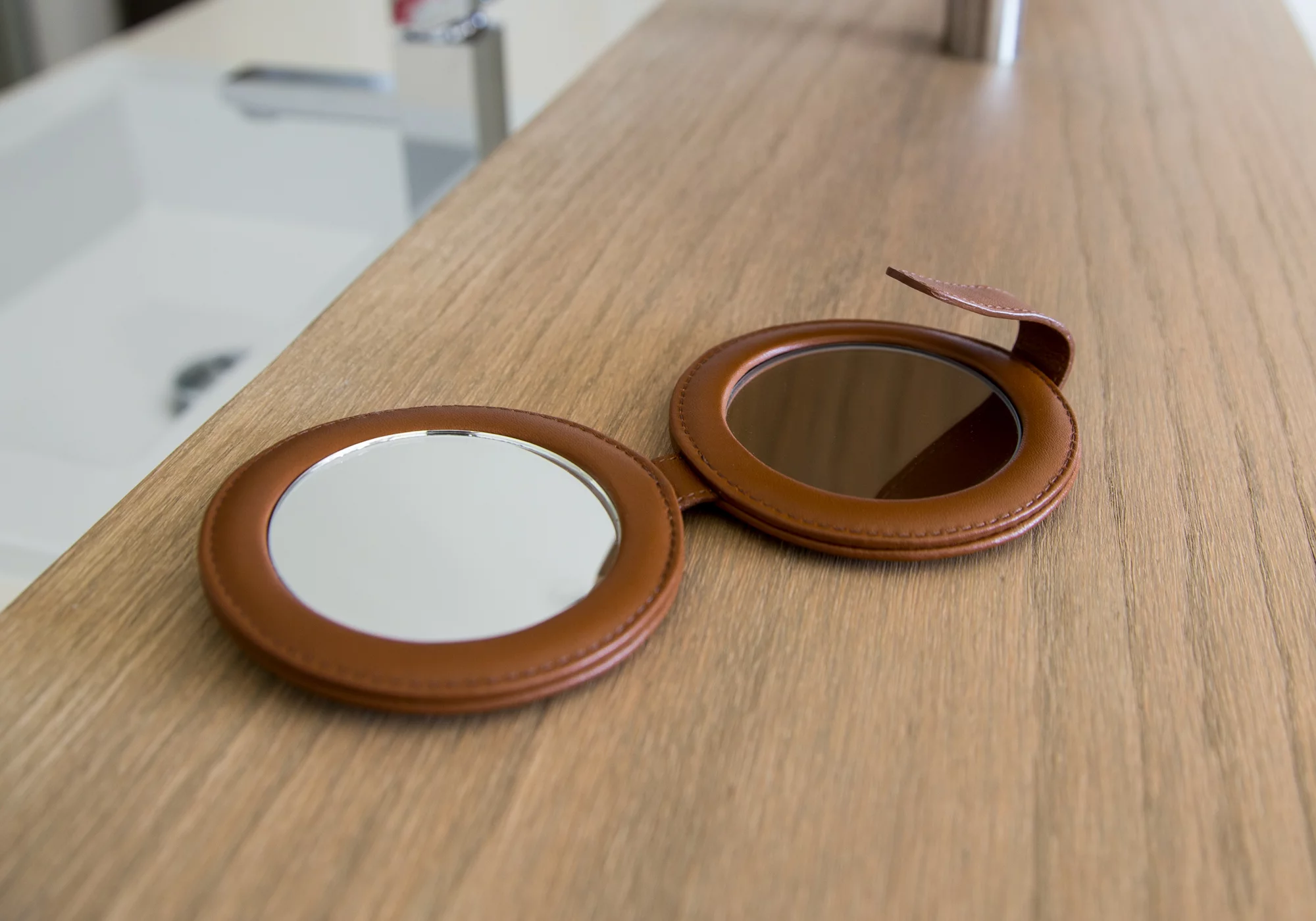 Round dual mirror - Fuchsia  - Smooth Leather