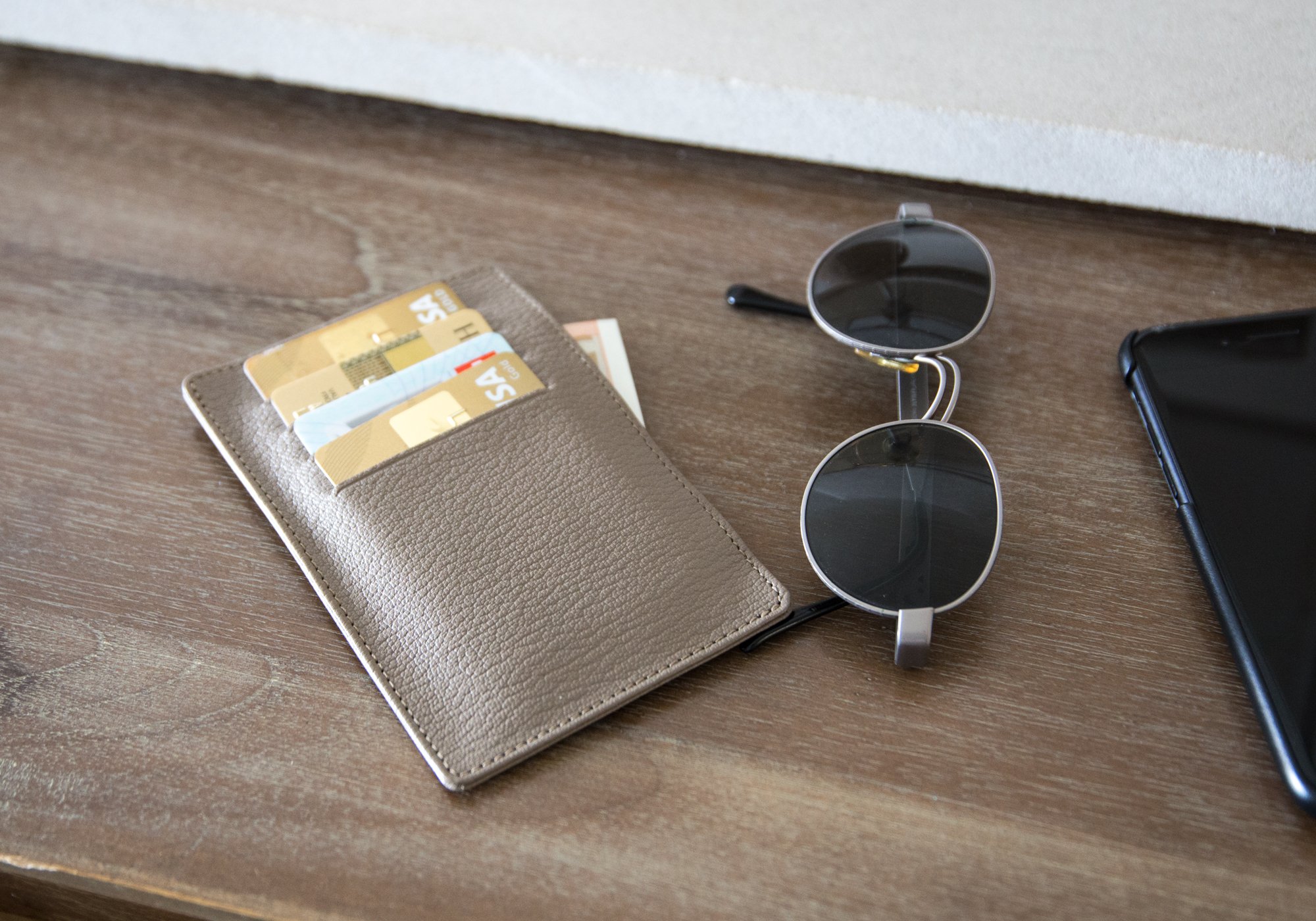 8 cards holder (5.1 x 3.2 inches)