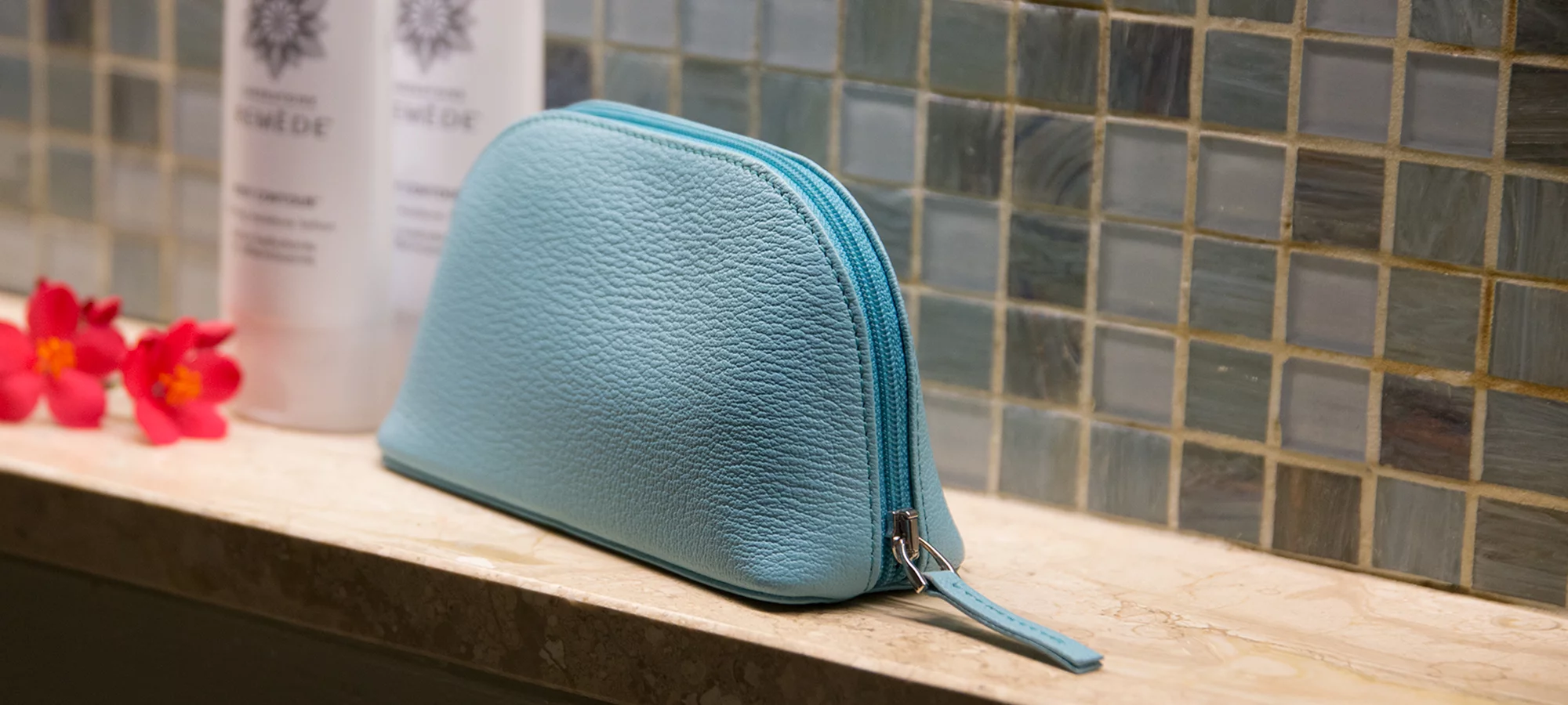 Makeup bag (16 x 8.5 x 5.5 cm) - Turquoise - Smooth Leather