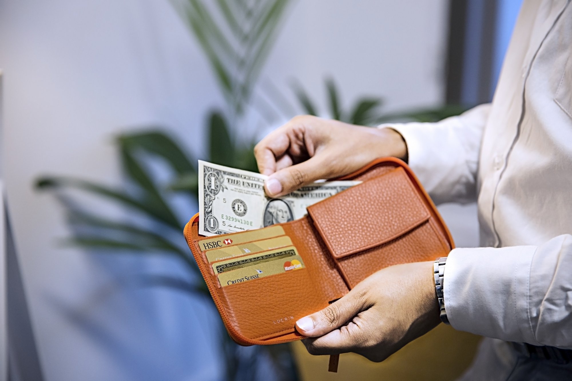 Zipped wallet for men