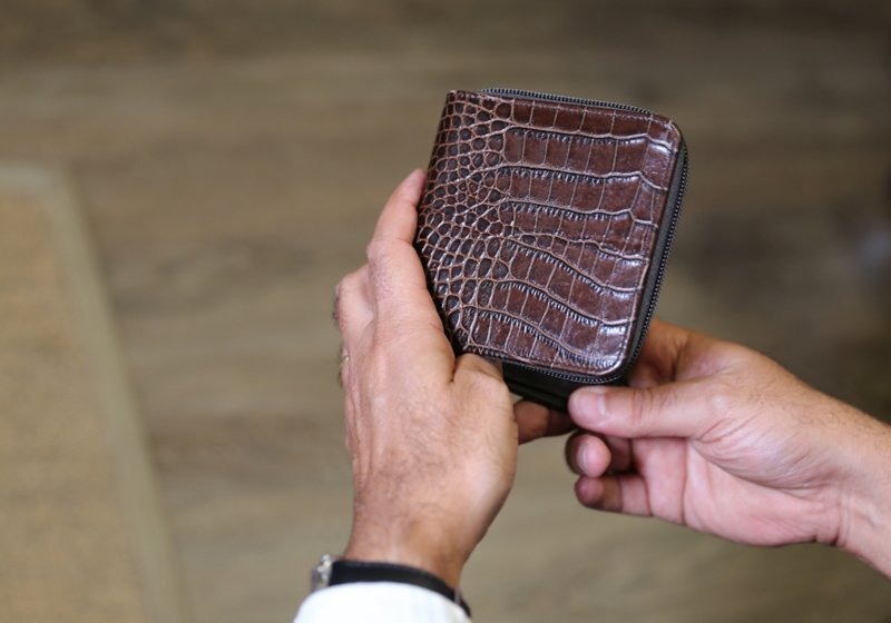 Zipped wallet for men