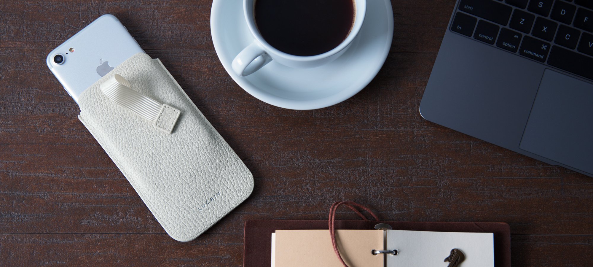 Capa para iPhone 7 com tira de puxar