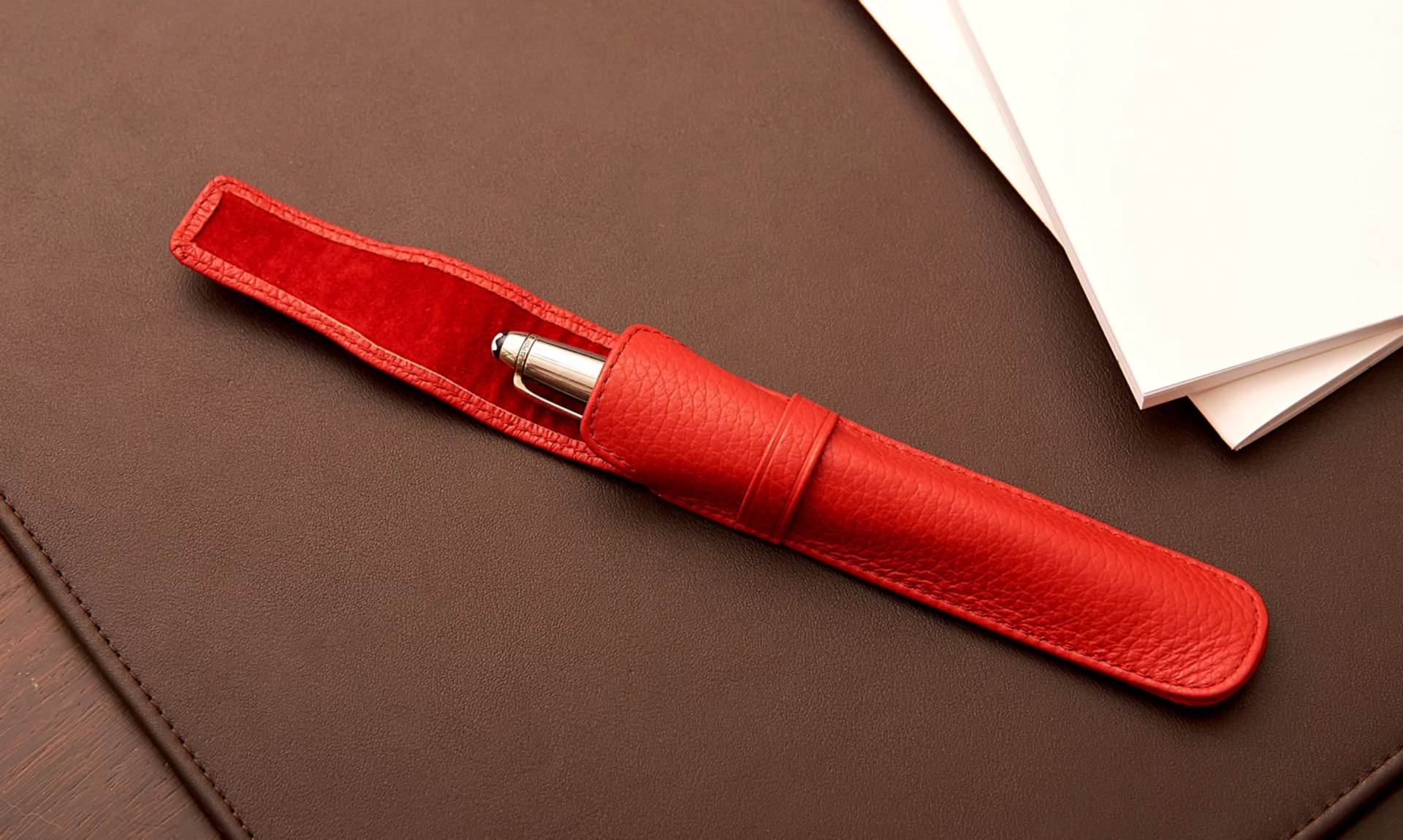 LUCRIN - Round Pen Holder - Red - Genuine Leather