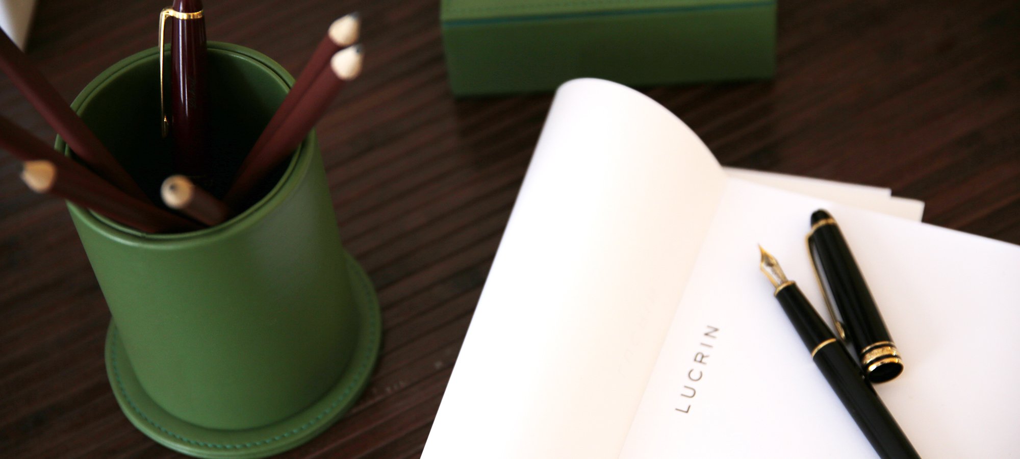 ラウンド型ペン立て