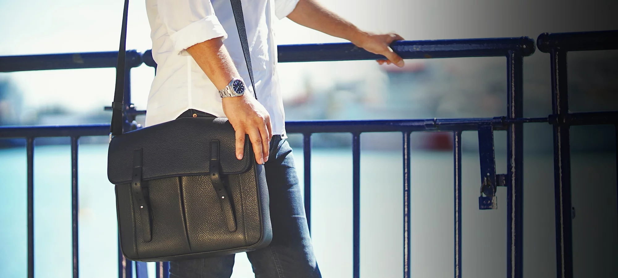 Messenger Bag - L5 - Black-White - Granulated Leather