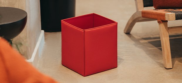 LUCRIN Geneva Lipstick Holder - Red - Smooth Leather