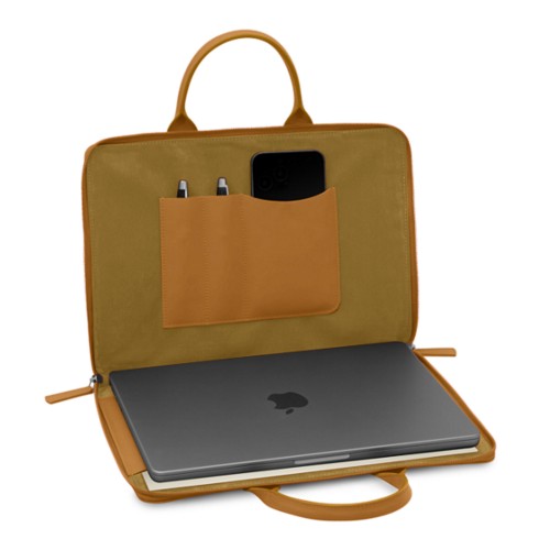 MacBook Pro 16” M1 / M2 -suojakotelo kantokahvalla