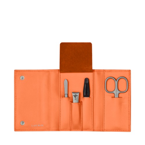 Set manicure