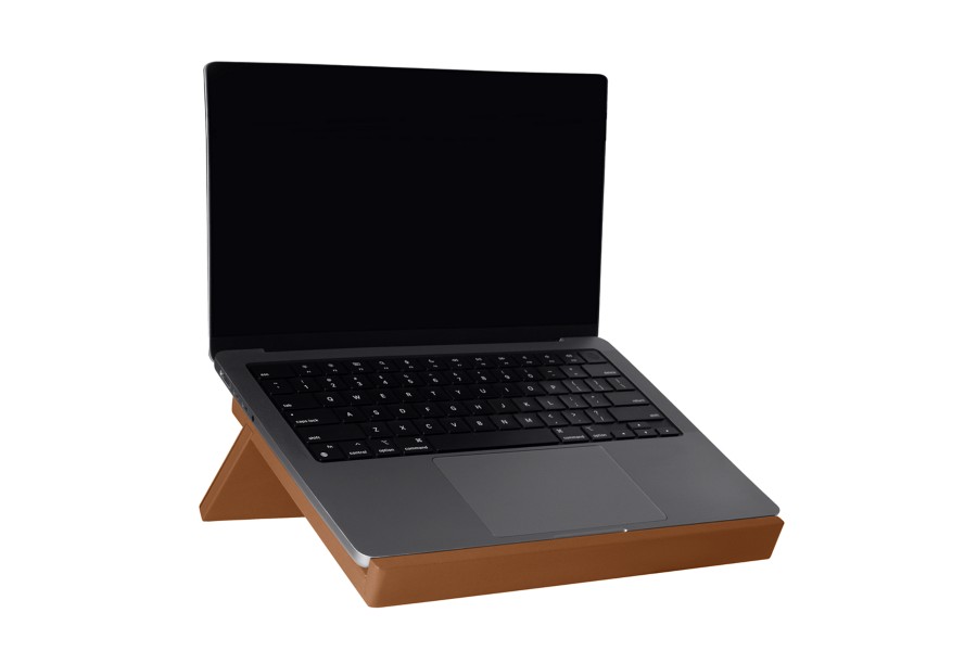 | Laptop & MacBook Stand in Customizable Leather – LUCRIN - Tan ...